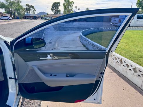 Used 2015 Hyundai Sonata Limited w/ Option Group 06 FWD image 23