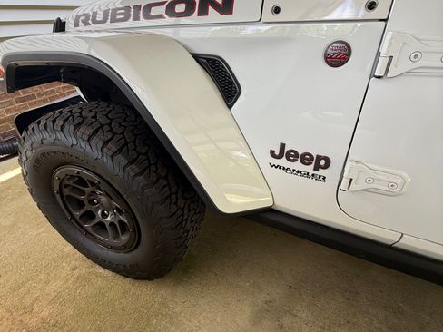 Used 2018 Jeep Wrangler Unlimited Rubicon w/ LED Lighting Group AWD/4WD image 8