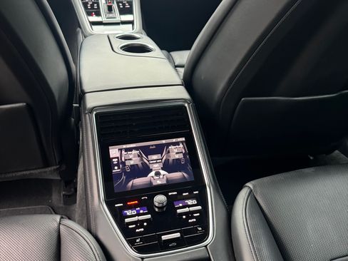 Used 2018 Porsche Panamera 4S image 16