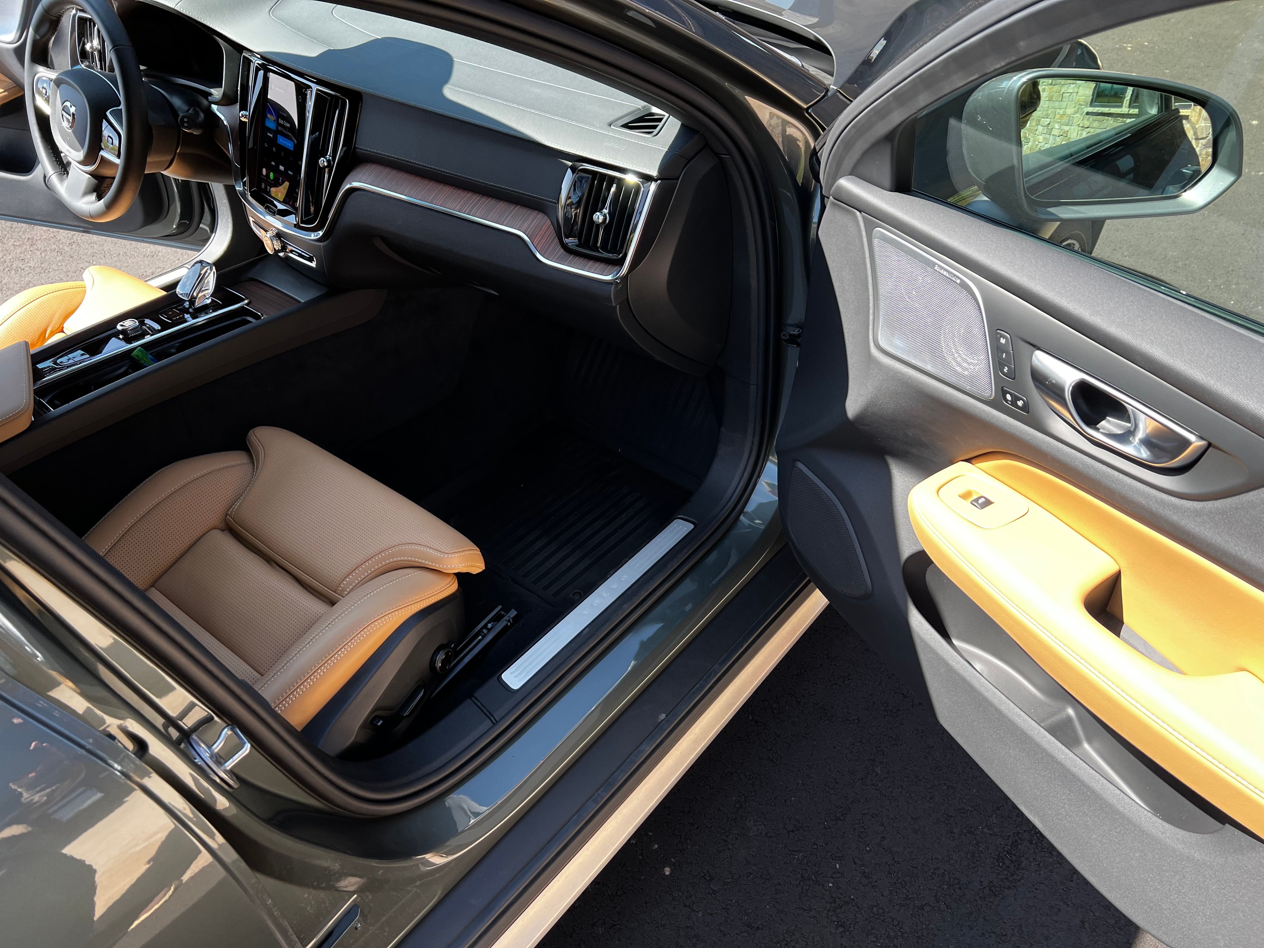 Used 2026 Volvo V60 B5 Cross Country Ultra w/ Protection Package Premier AWD/4WD image 10