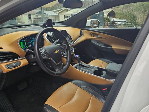 Used 2017 Chevrolet Volt Premier w/ Driver Confidence Package image 6