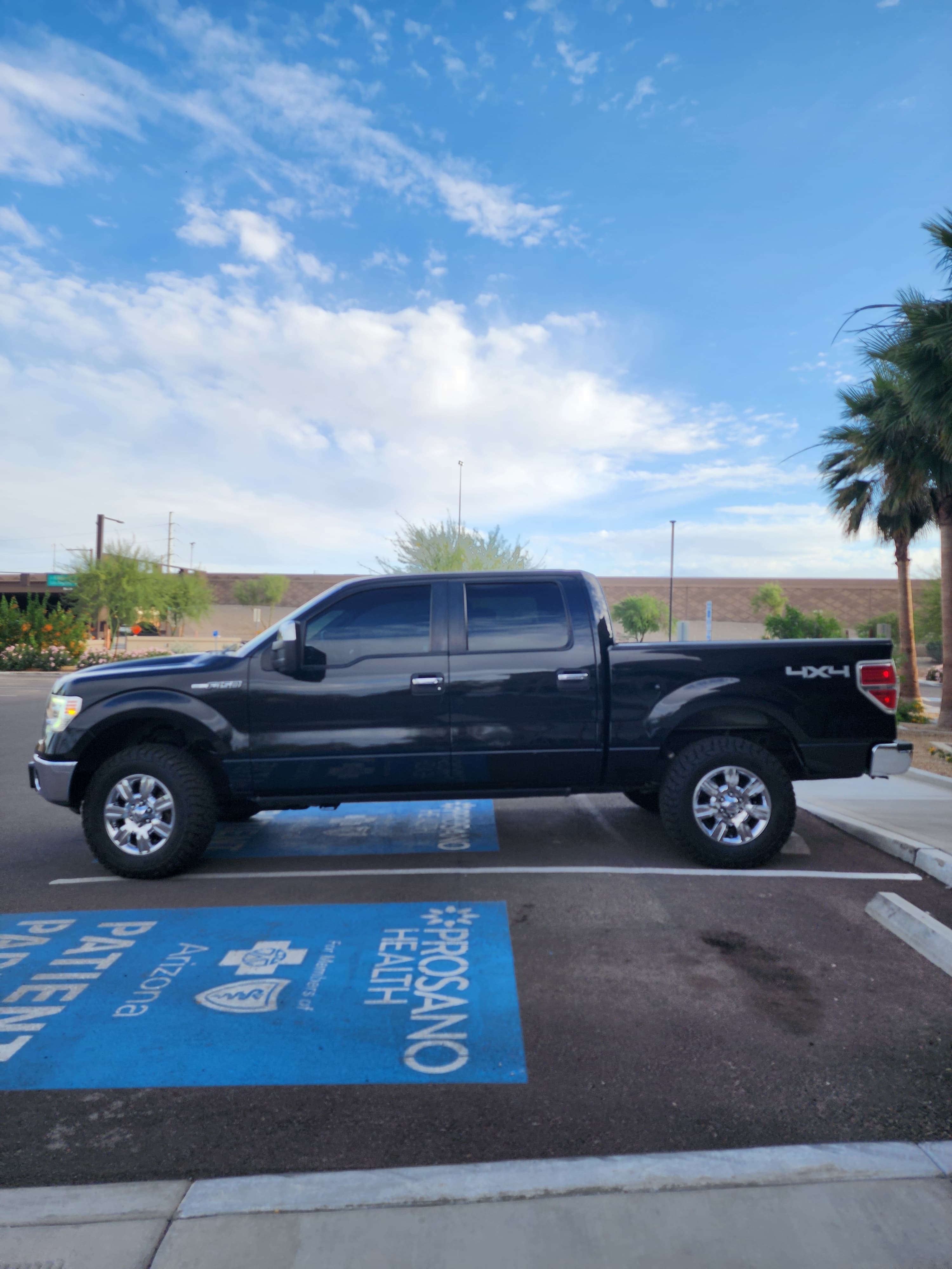 Used 2011 Ford F150 XLT w/ XLT Chrome Pkg AWD/4WD image 4