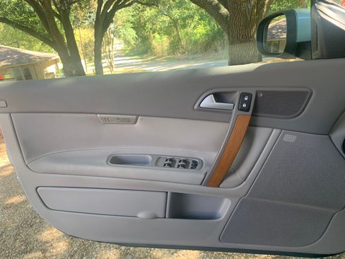 Used 2010 Volvo C70 T5 image 5