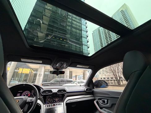 Used 2021 Lamborghini Urus image 24