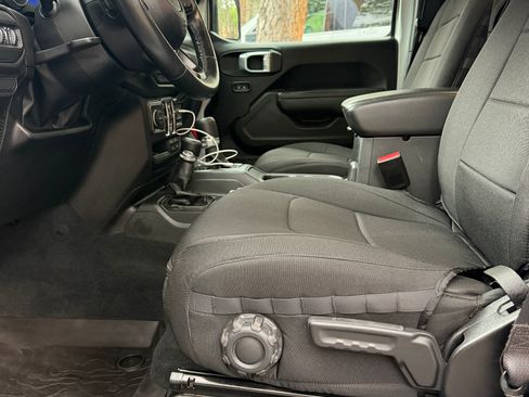 Used 2022 Jeep Gladiator Sport AWD/4WD image 8
