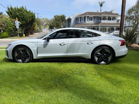 Used 2022 Audi RS e-tron GT w/ Year 1 Package image 4