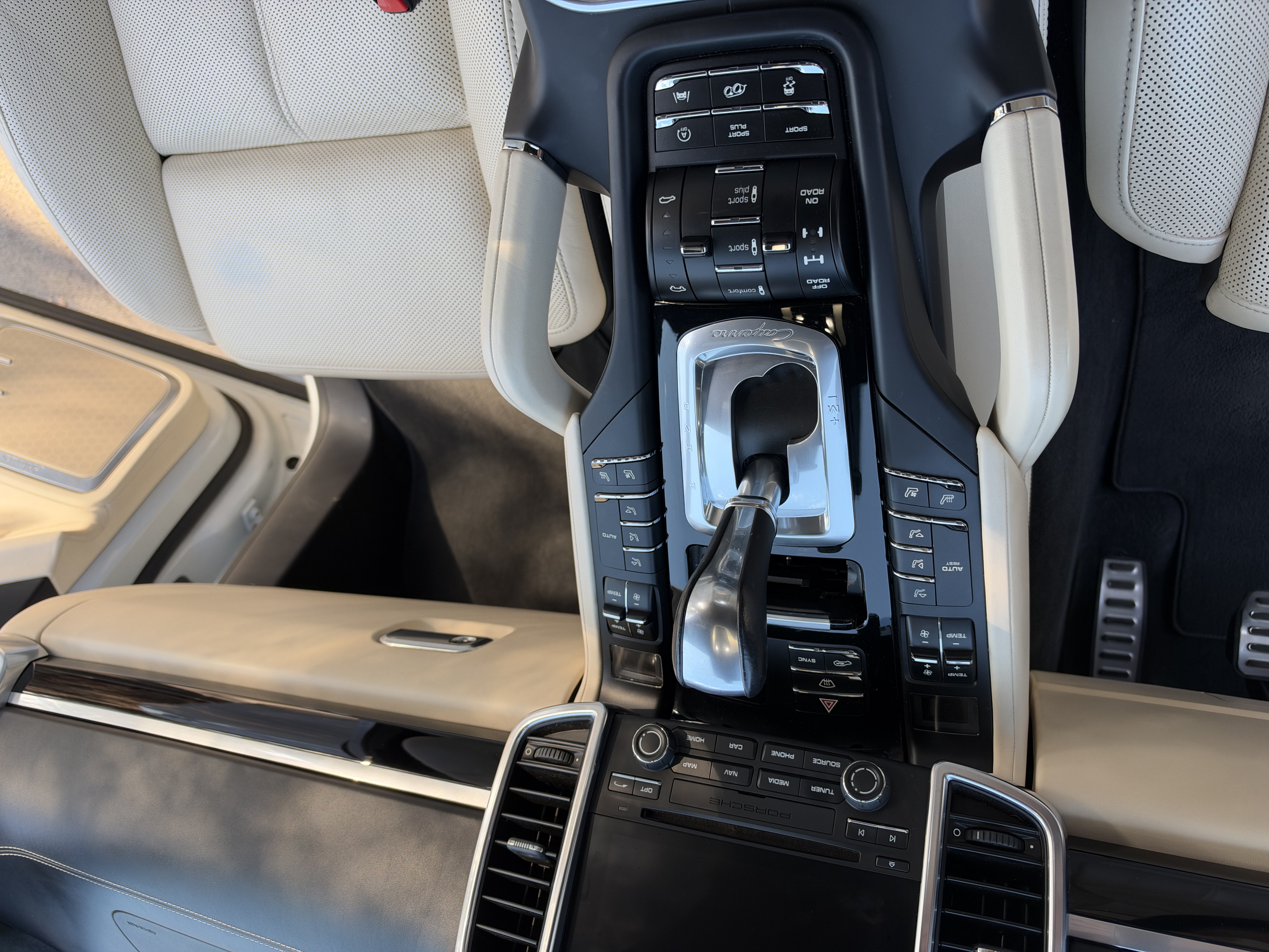 Used 2018 Porsche Cayenne AWD/4WD image 22