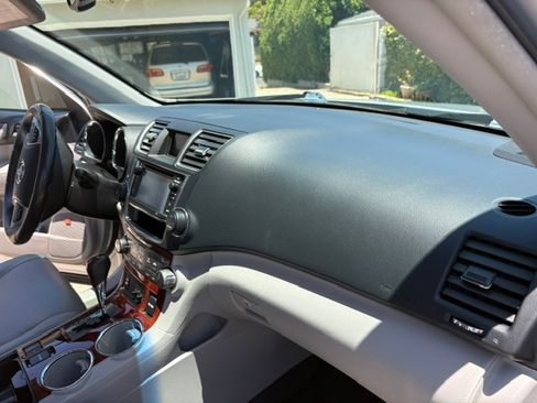 Used 2013 Toyota Highlander Limited FWD image 10