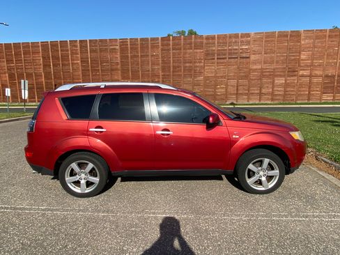 Used 2008 Mitsubishi Outlander XLS FWD image 1