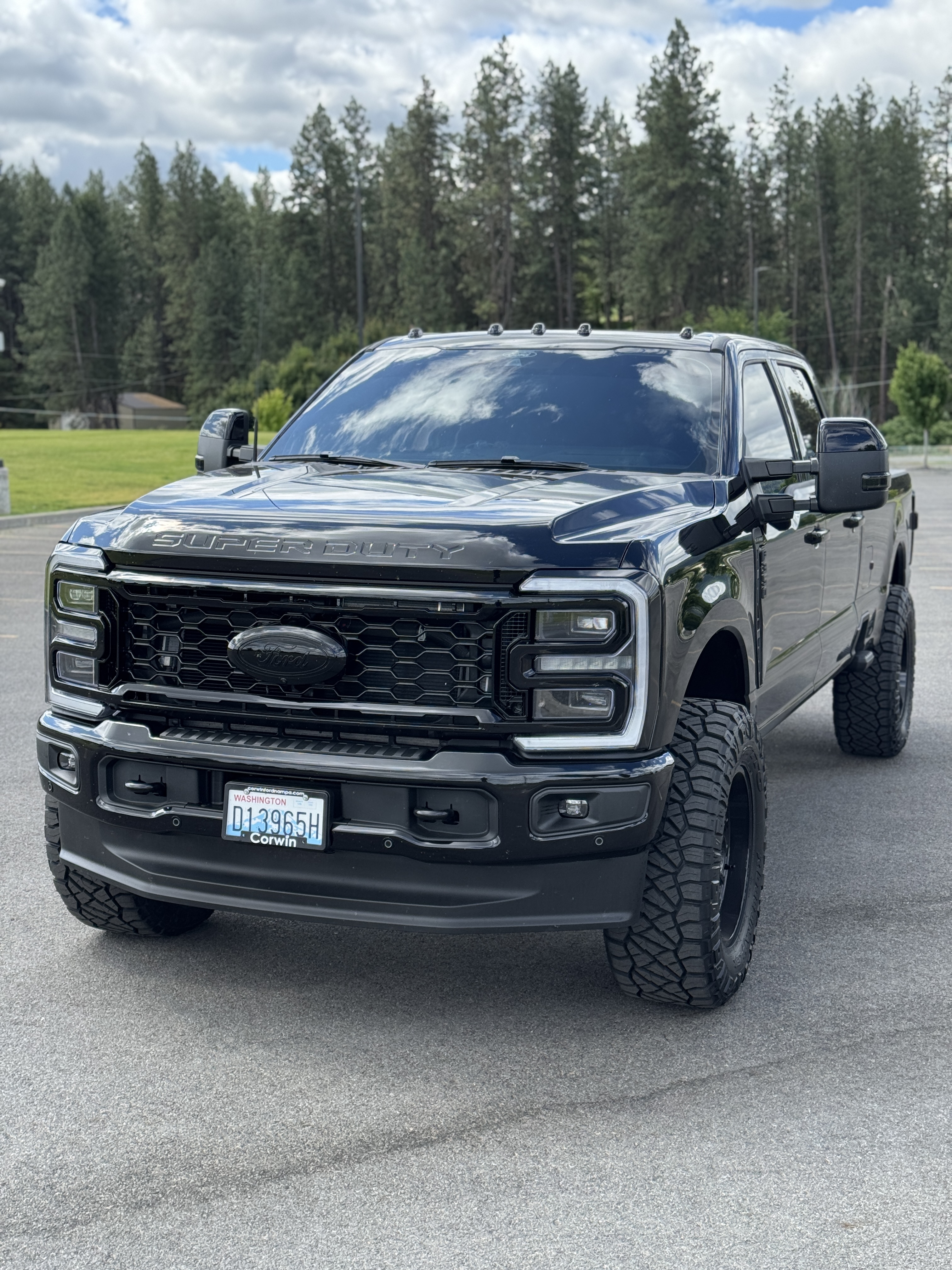 Used 2025 Ford F350 Platinum AWD/4WD image 1