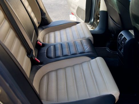 Used 2013 Volkswagen CC Sport image 11