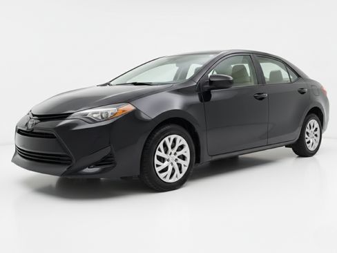 Used 2017 Toyota Corolla LE image 1
