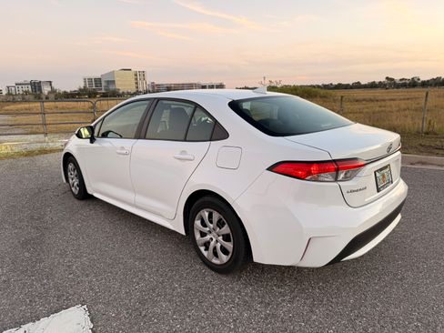 Used 2020 Toyota Corolla LE image 2