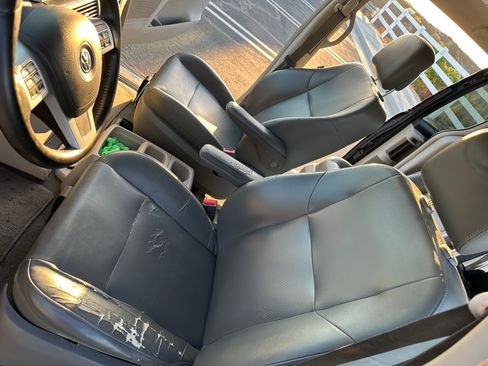 Used 2012 Volkswagen Routan SE image 15