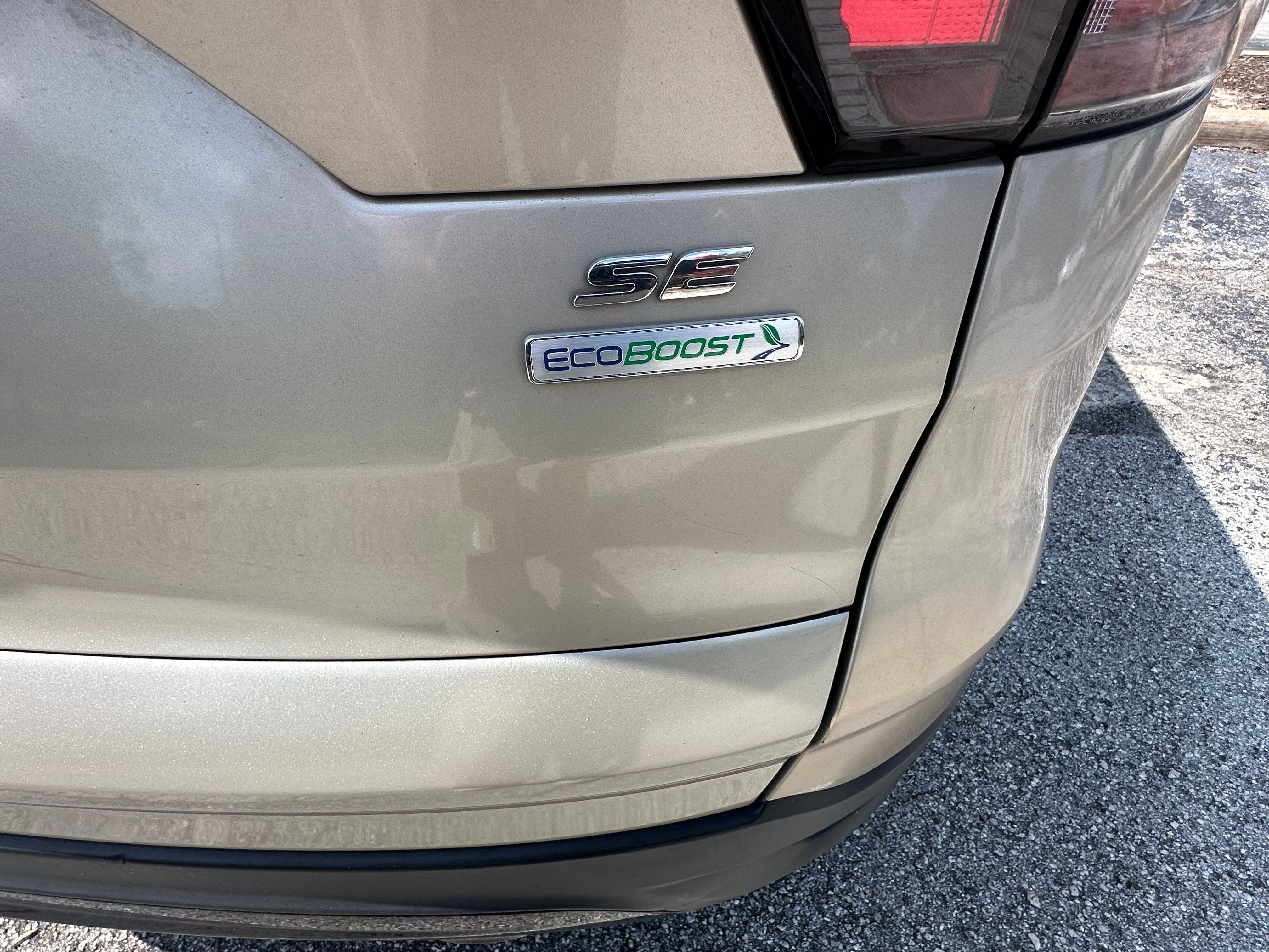 Used 2017 Ford Escape SE w/ SE Sport Appearance Package FWD image 4