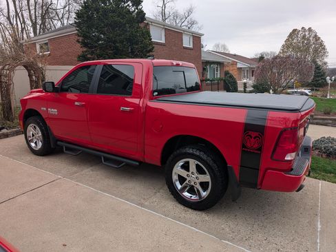 Used 2018 RAM 1500 Classic SLT w/ Luxury Group image 13