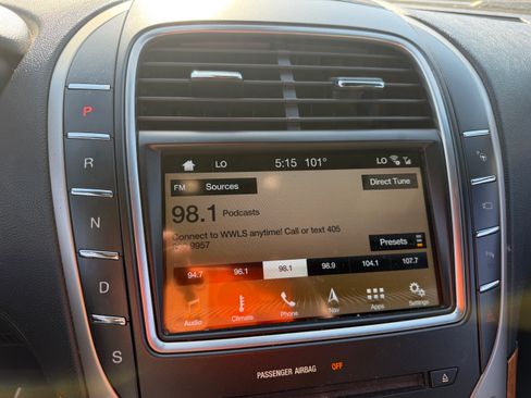 Used 2016 Lincoln MKX Reserve w/ Technology Package FWD image 12