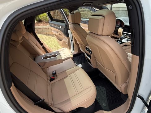 Used 2022 Porsche Cayenne Coupe image 12