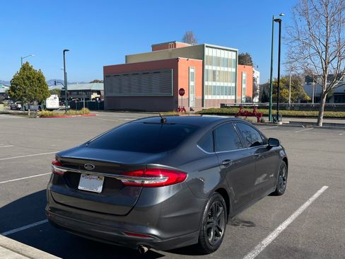 Used 2018 Ford Fusion SE image 6