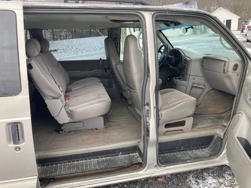 Used 2004 Chevrolet Astro Passenger AWD w/ LS Preferred Equipment Group image 9