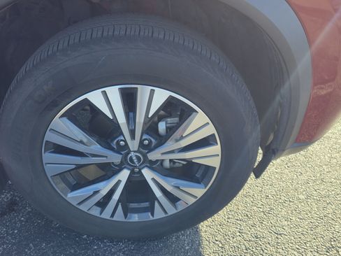 Used 2023 Nissan Rogue SV image 14