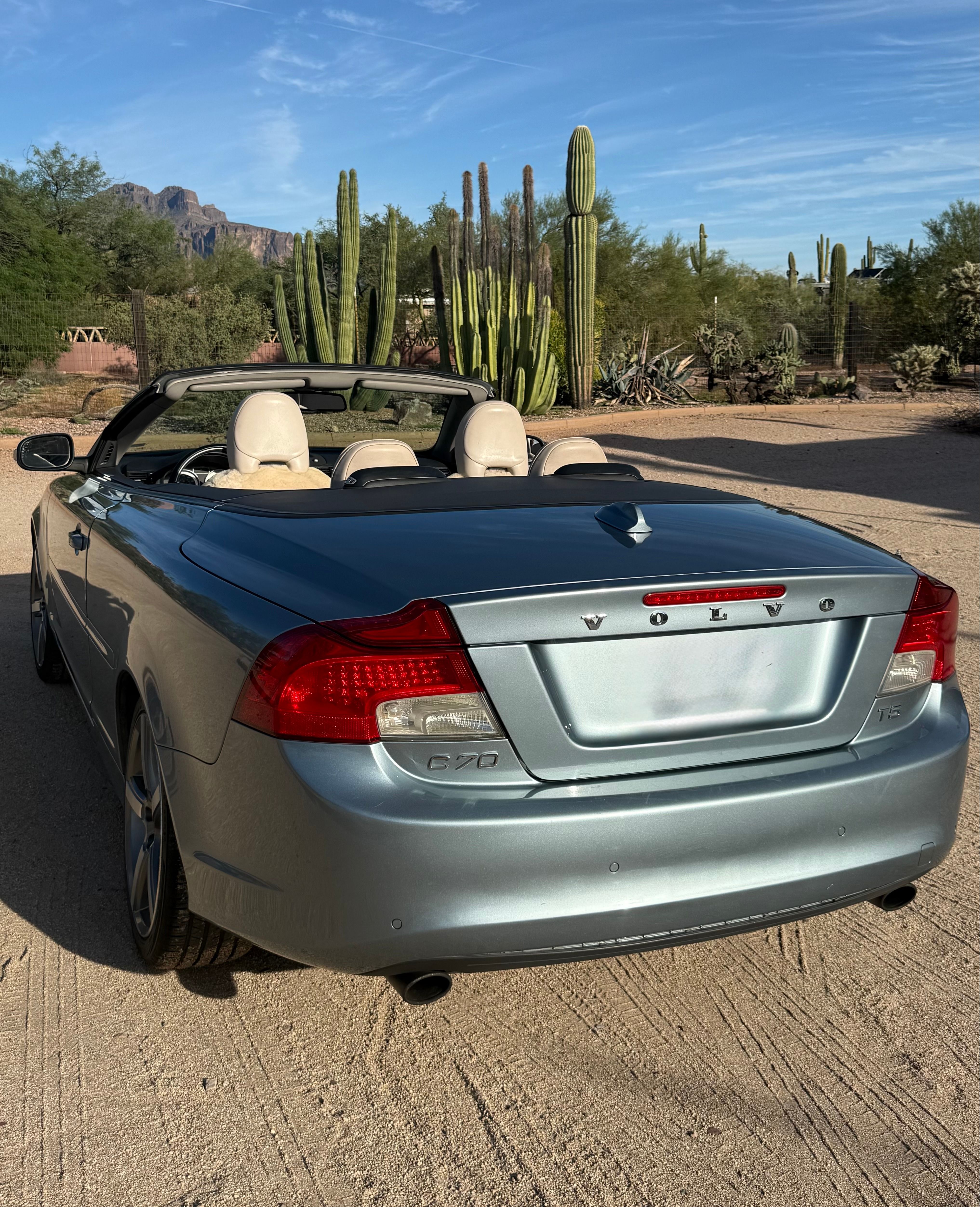 Used 2011 Volvo C70 T5 w/ Multimedia Pkg FWD image 4