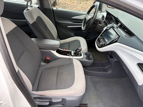 Used 2017 Chevrolet Bolt LT image 8