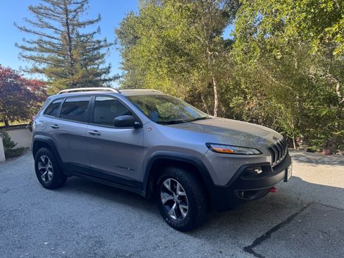 Used 2016 Jeep Cherokee Trailhawk w/ Comfort/Convenience Group AWD/4WD image 9