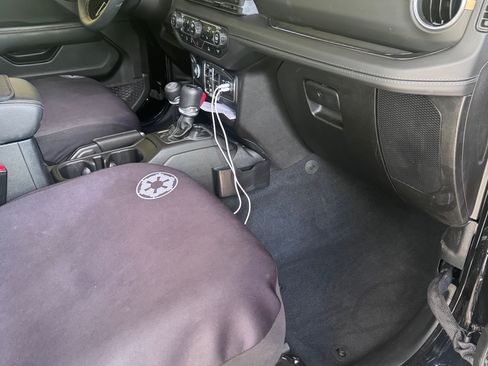 Used 2025 Jeep Gladiator Sport AWD/4WD image 12