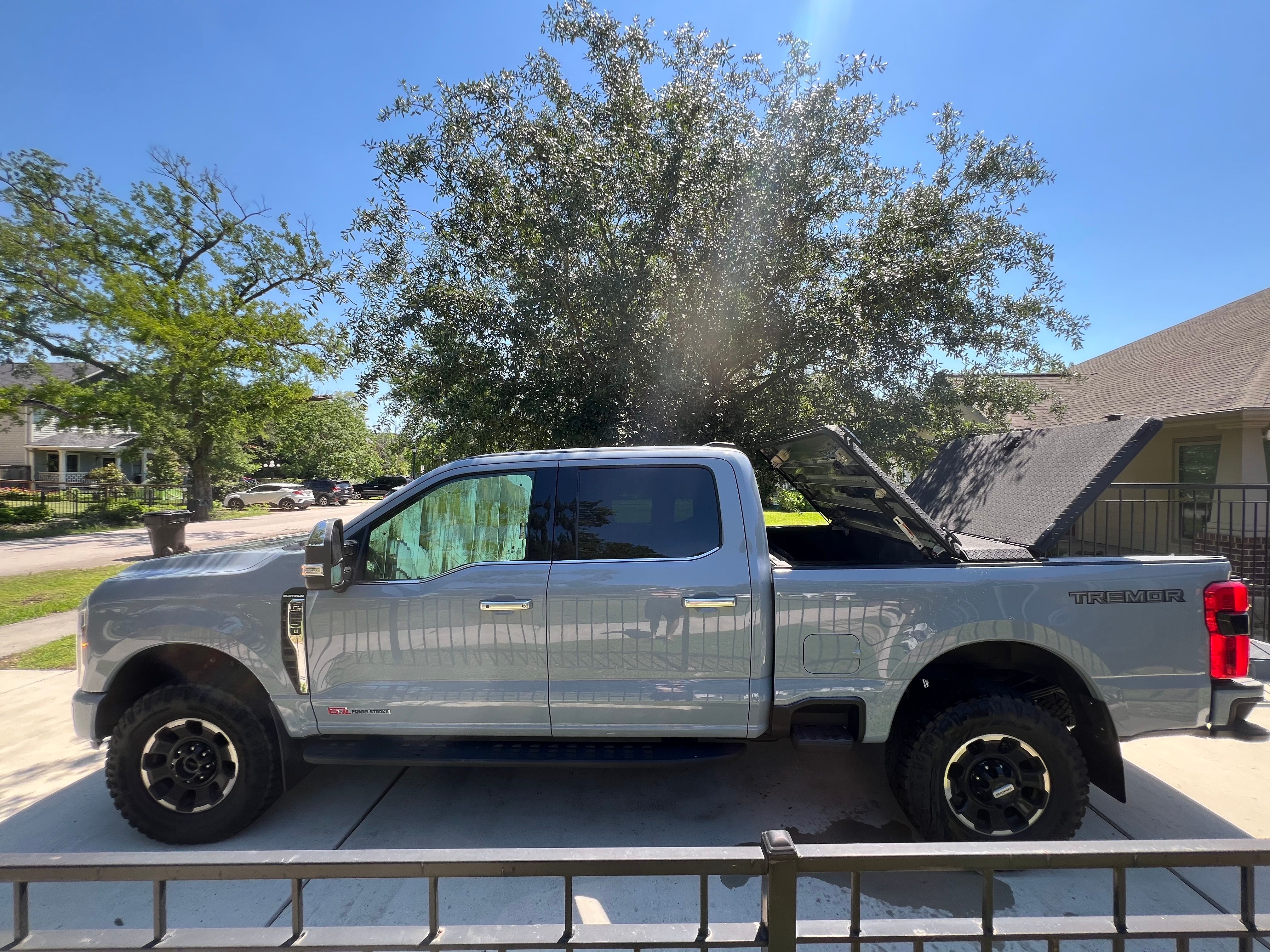 Used 2025 Ford F250 Platinum w/ Platinum Plus Package AWD/4WD image 9