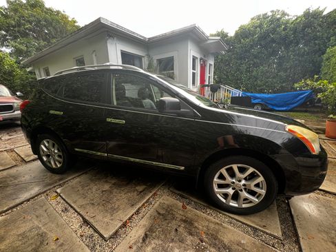 Used 2011 Nissan Rogue SV w/ SL Pkg image 6
