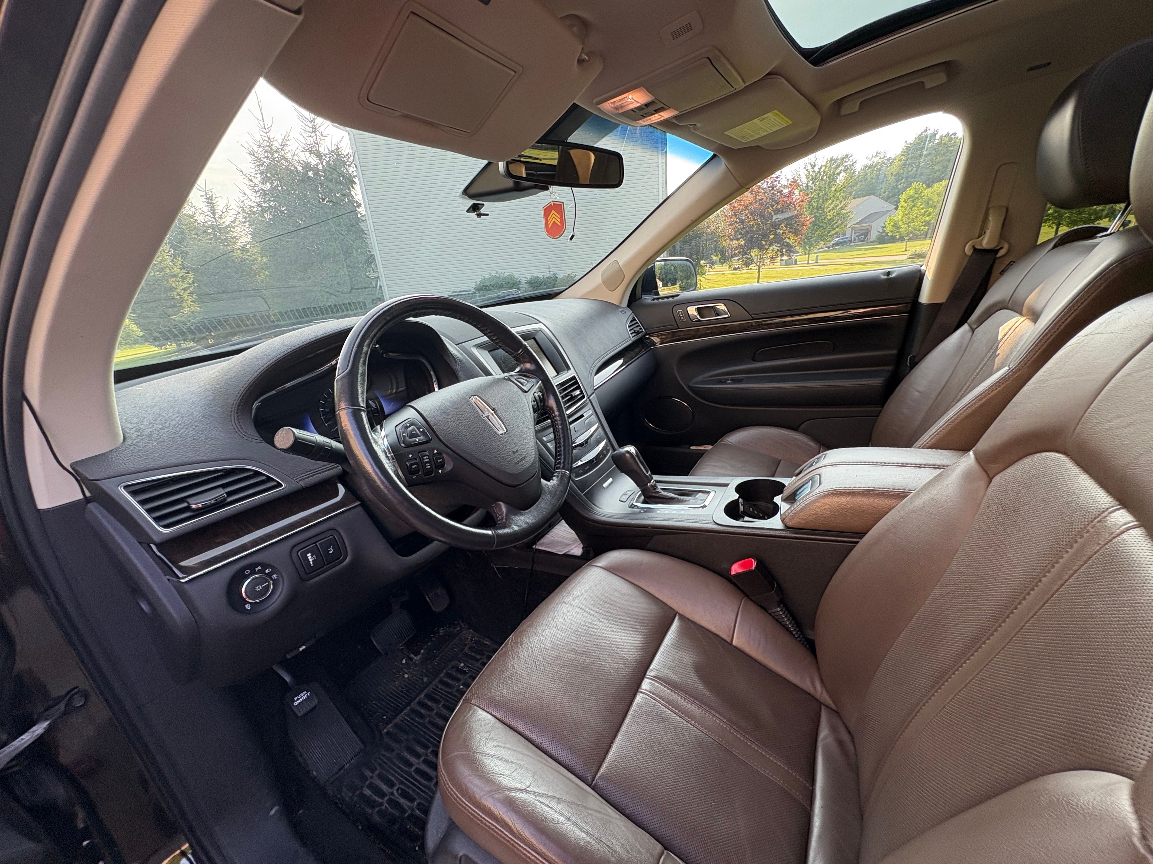 Used 2014 Lincoln MKT AWD w/ Equipment Group 201A image 5