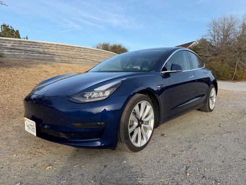 Used 2018 Tesla Model 3 Long Range image 1