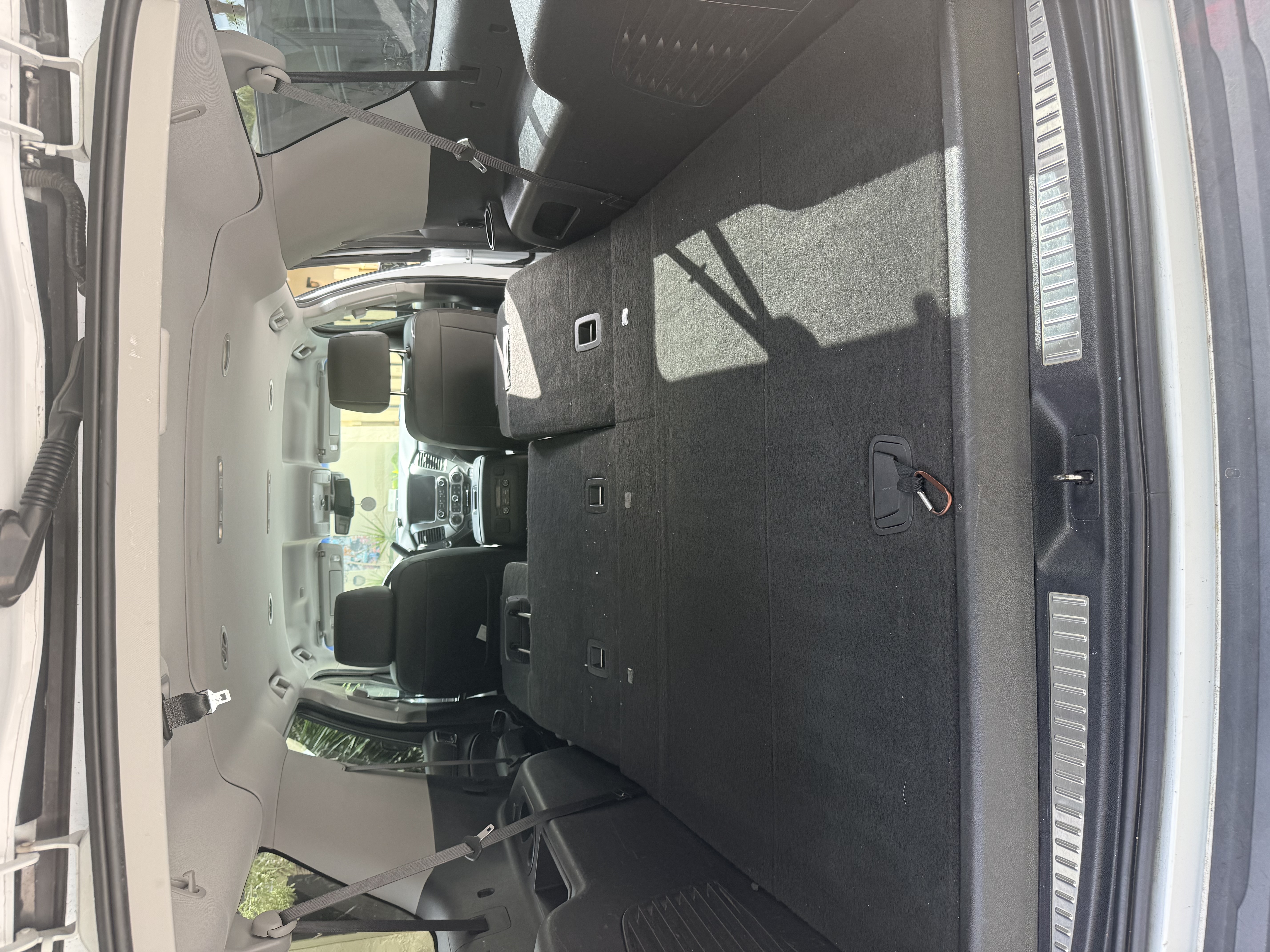 Used 2020 Chevrolet Suburban LT w/ RST Edition RWD image 9