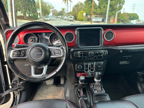 Used 2018 Jeep Wrangler Unlimited Rubicon image 12