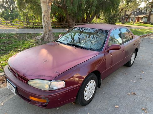 Used 1996 Toyota Camry LE image 1