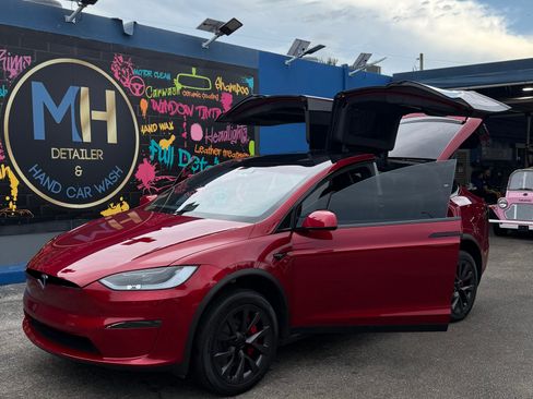 Used 2023 Tesla Model X Plaid image 14