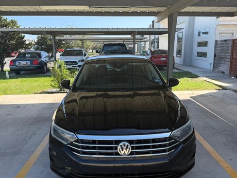 Used 2019 Volkswagen Jetta SEL image 2