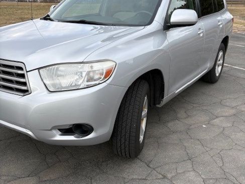 Used 2010 Toyota Highlander 4WD image 1