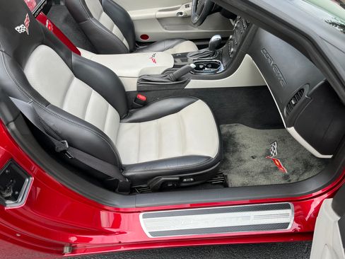 Used 2010 Chevrolet Corvette Convertible w/ Preferred Equipment Group RWD image 22