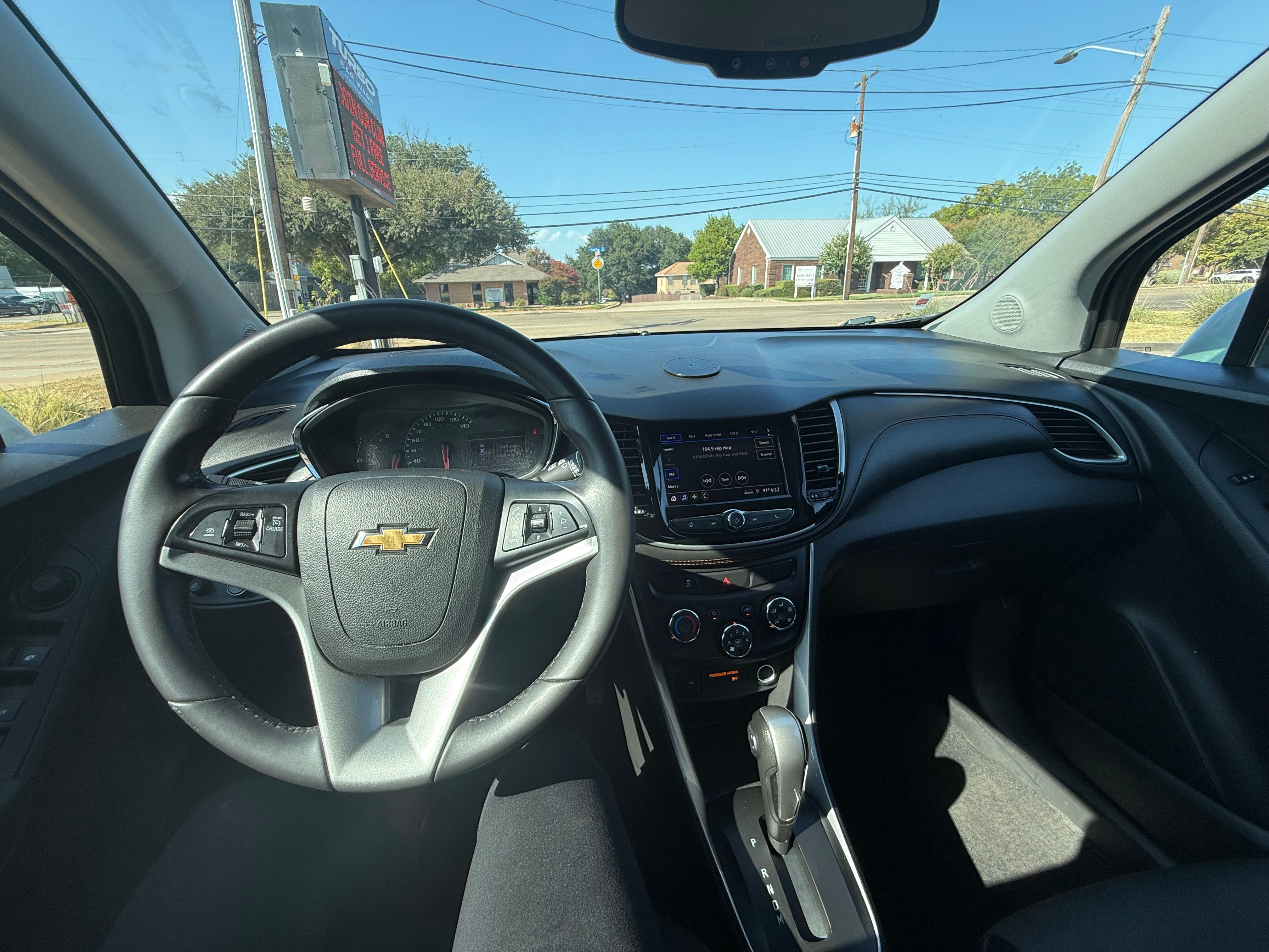 Used 2020 Chevrolet Trax LT w/ LT Convenience Package FWD image 11