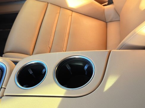 Used 2018 Porsche Panamera image 9