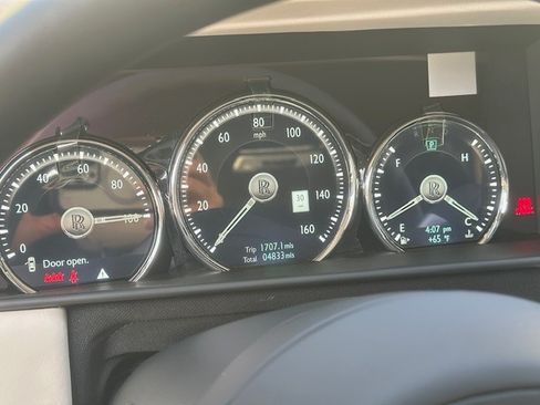 Used 2022 Rolls-Royce Cullinan w/ Cullinan Package image 2