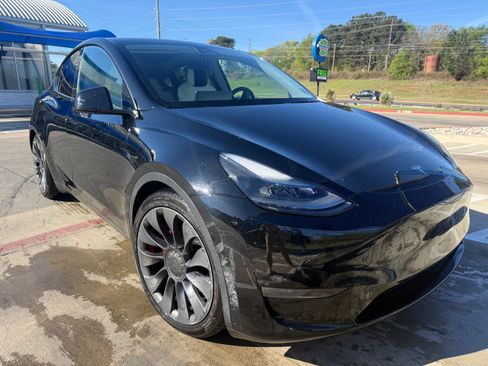 Used 2022 Tesla Model Y Performance image 11