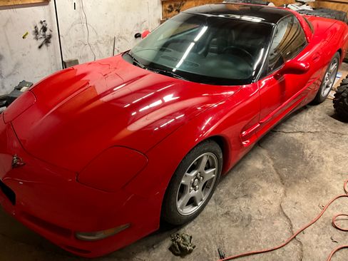 Used 1999 Chevrolet Corvette Coupe w/ Roof Pkg image 2