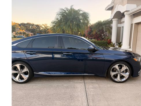 Used 2018 Honda Accord Touring image 8