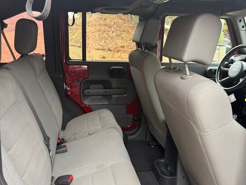 Used 2007 Jeep Wrangler Unlimited Sahara image 13