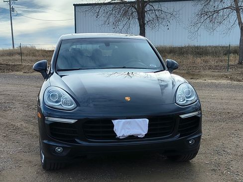 Used 2015 Porsche Cayenne S image 1