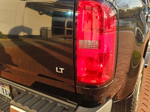 Used 2015 Chevrolet Colorado LT w/ Luxury Package image 12