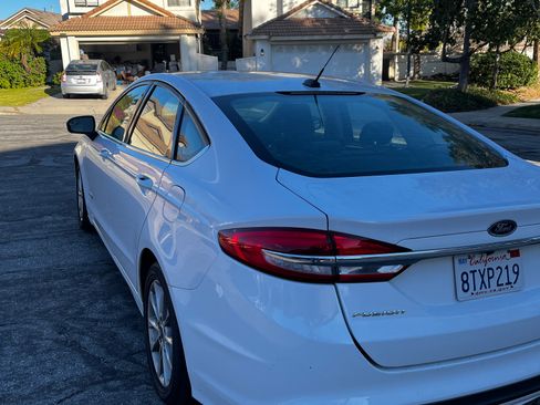 Used 2017 Ford Fusion SE image 10